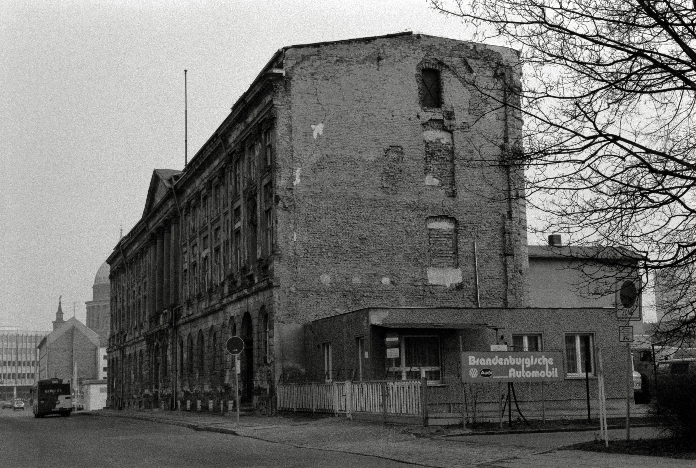 AHP F1993 03 004 sc240902 img10 NLP